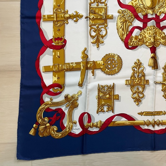 Preloved Hermes Ferronnerie 90cm silk scarf by Caty De Savigny - Picture 6 of 11